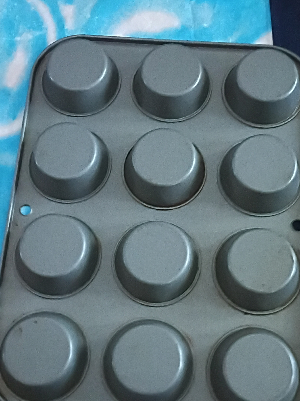12-Cup Nonstick Muffin Pan - Gray